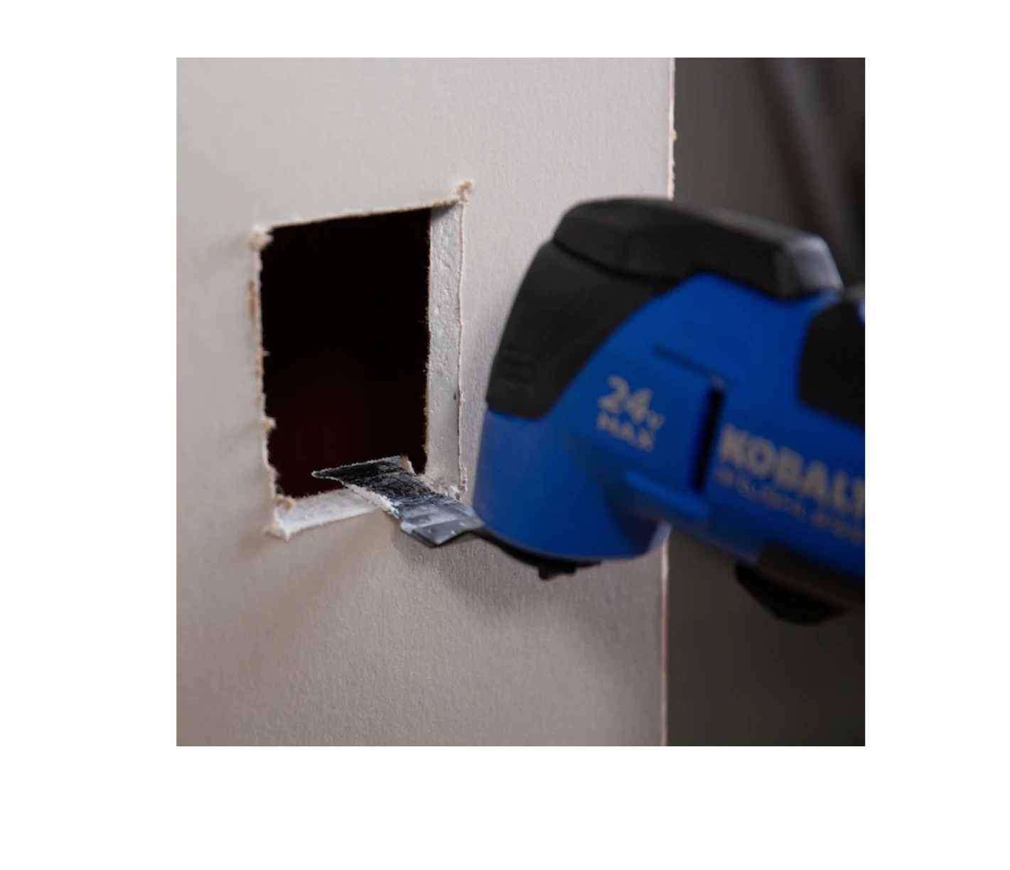 Kobalt KMT 124B-03 18-Piece Brushless 24-volt Max Variable Speed Oscillating Multi-Tool Kit With Soft Case 10 Kobalt KMT 124B-03 18-Piece Brushless 24-volt Max Variable Speed Oscillating Multi-Tool Kit With Soft Case - Image 8